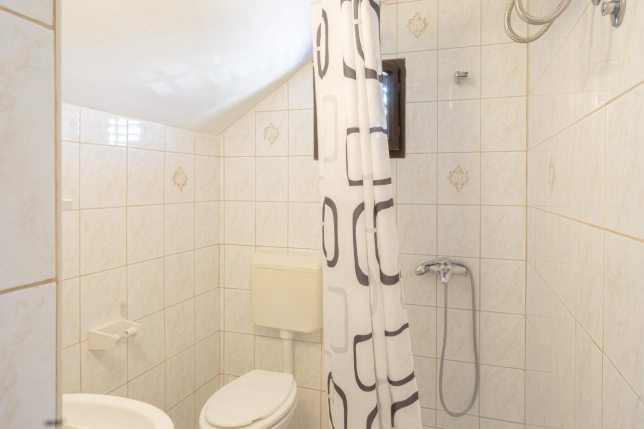 Apartment And Room Bacic Метайна Экстерьер фото