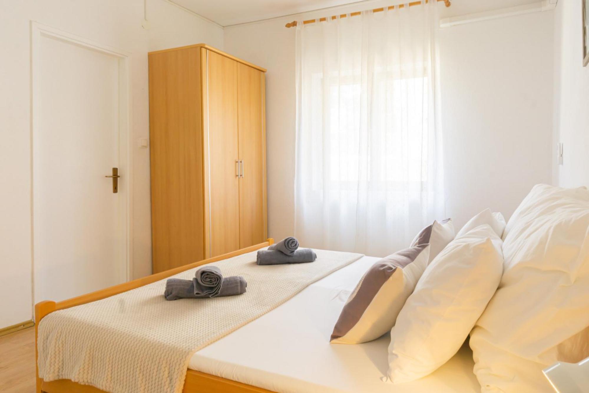 Apartment And Room Bacic Метайна Номер фото