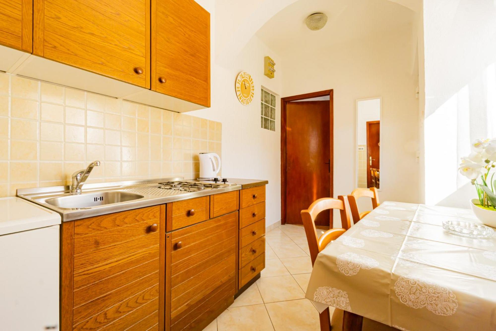 Apartment And Room Bacic Метайна Номер фото